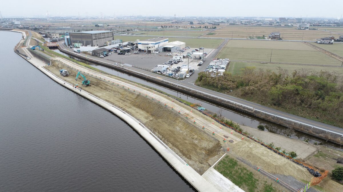 海部建設株式会社の河川/海岸工事(中小河川改良工事(防災安全) 地盤沈下対策河川緊急整備工事 合併工事(ICT土工・希望1型))