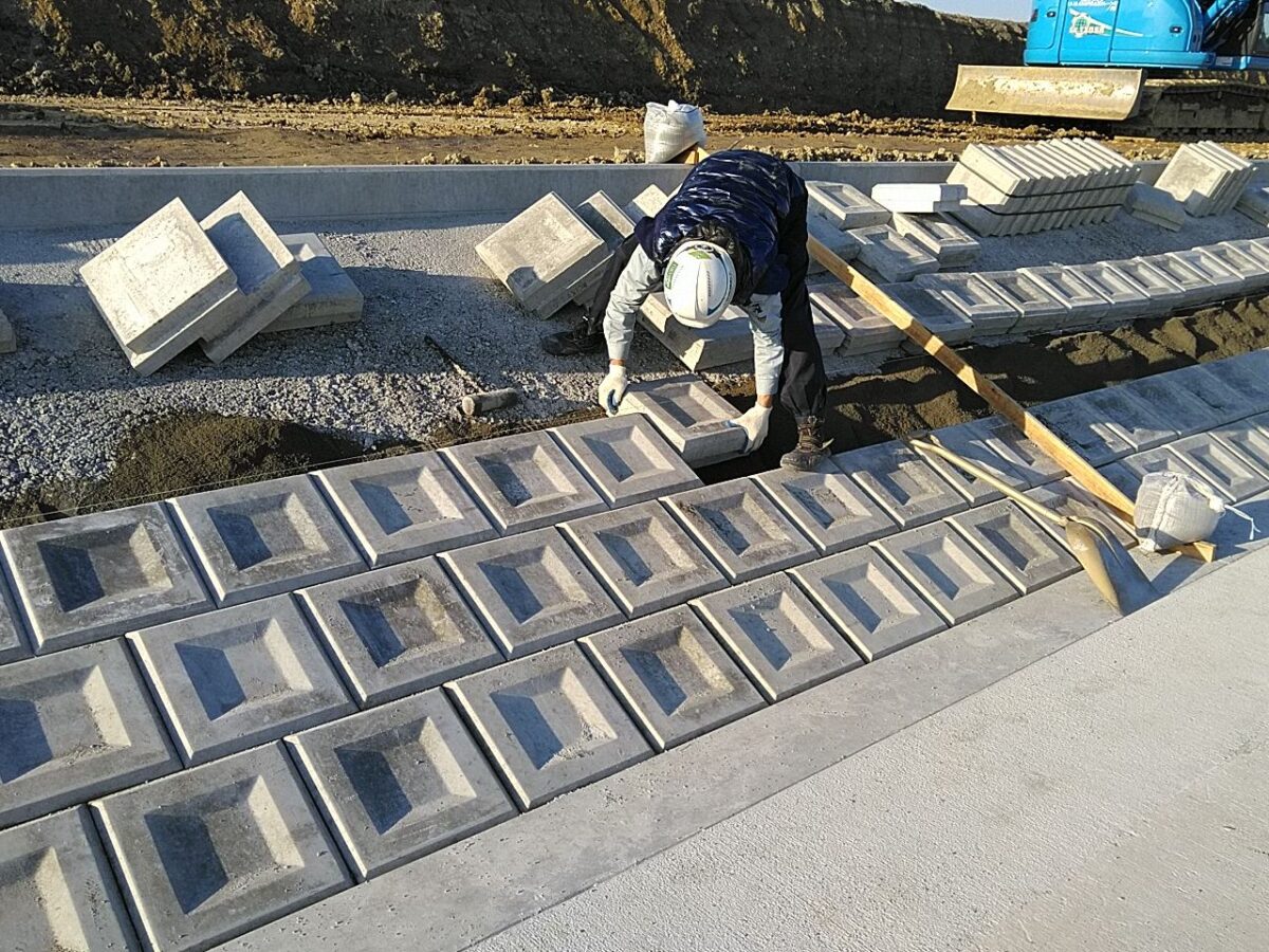 海部建設株式会社の河川/海岸工事(中小河川改良工事(防災安全) 地盤沈下対策河川緊急整備工事 合併工事(ICT土工・希望1型))
