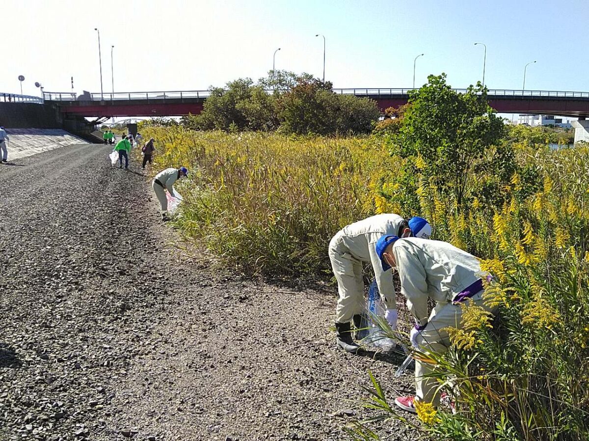 海部建設株式会社の秋の藤前干潟クリーン大作戦