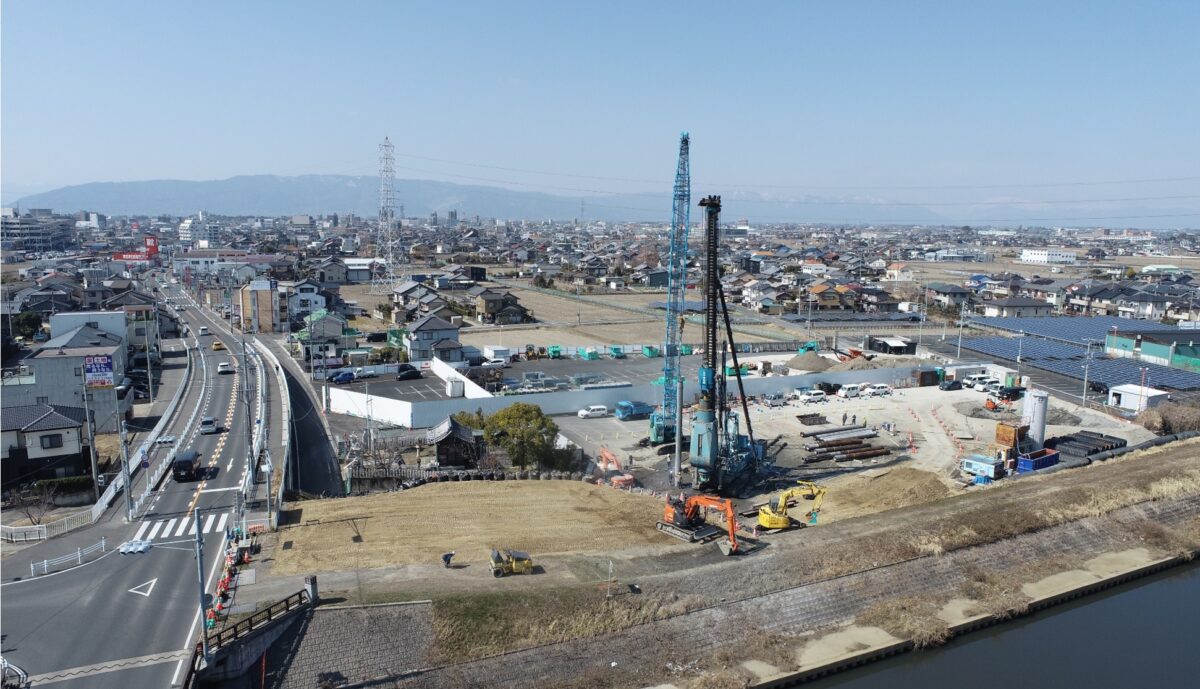 海部建設株式会社の道路工事(中小河川改良工事(防災安全))
