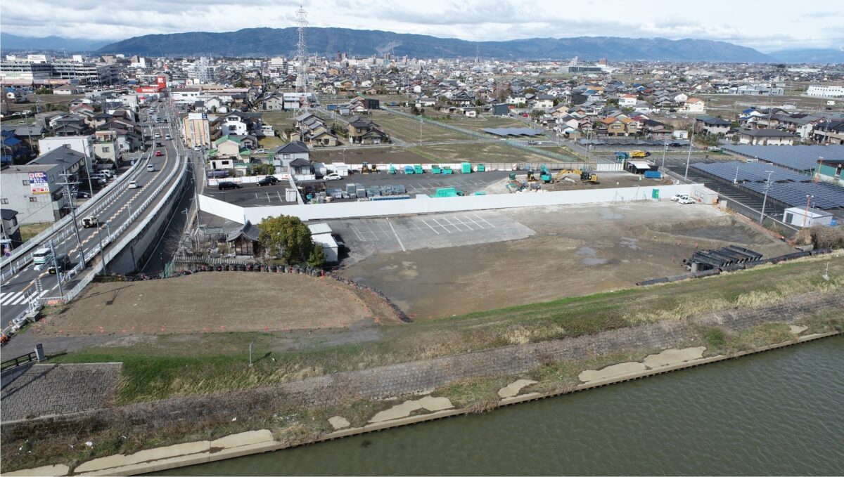 海部建設株式会社の道路工事（中小河川改良工事（防災安全））