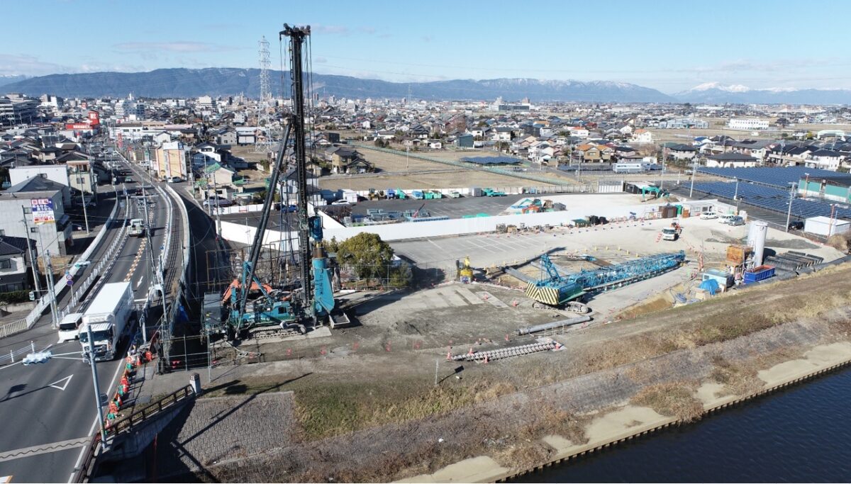 海部建設株式会社の道路工事(中小河川改良工事(防災安全))