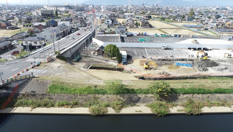 海部建設株式会社の道路工事(中小河川改良工事(防災安全))