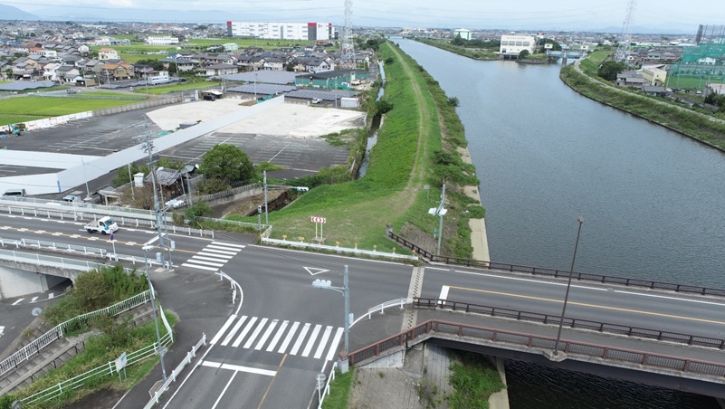 海部建設株式会社の道路工事(中小河川改良工事(防災安全))