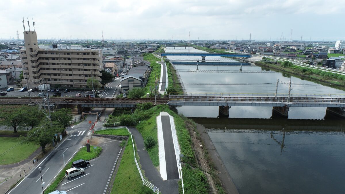 海部建設株式会社の道路工事（中小河川改良工事（重要インフラ） 地盤沈下対策河川緊急整備工事 合併工事）