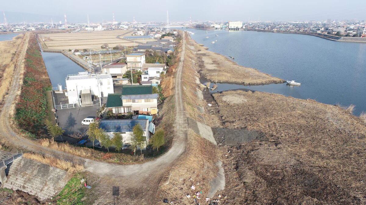 海部建設株式会社の道路工事（中小河川改良工事（重要インフラ） 地盤沈下対策河川緊急整備工事 合併工事）