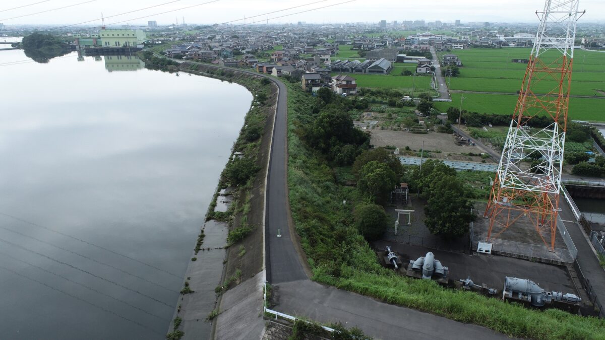 海部建設株式会社の道路工事（中小河川改良工事（重要インフラ） 地盤沈下対策河川緊急整備工事 合併工事）