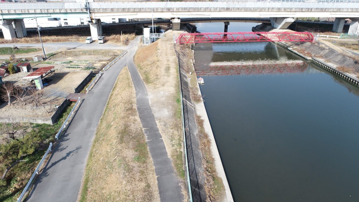 海部建設株式会社の道路工事（中小河川改良工事（重要インフラ） 地盤沈下対策河川緊急整備工事 合併工事）