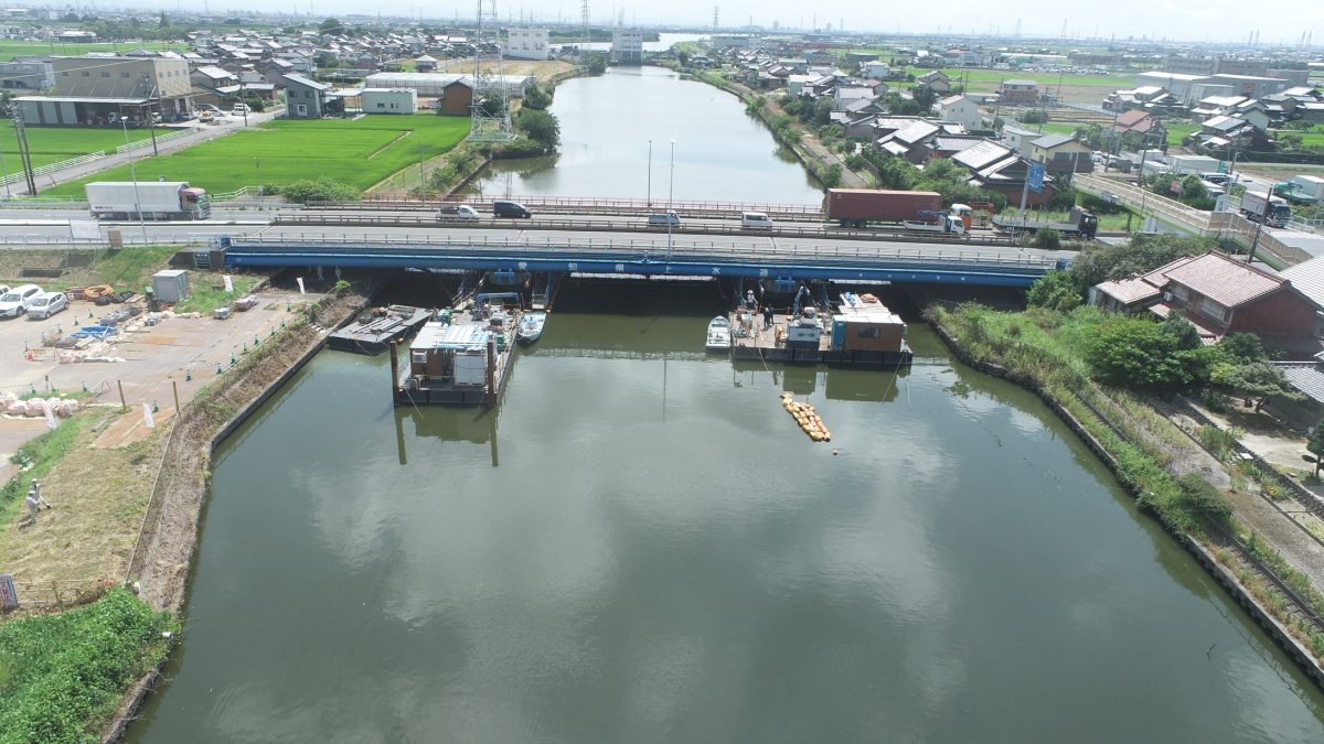 海部建設株式会社の道路工事（橋りょう補修事業県道蟹江飛島線　新宝川橋下部補強工事(環境整備)(週休2日)）