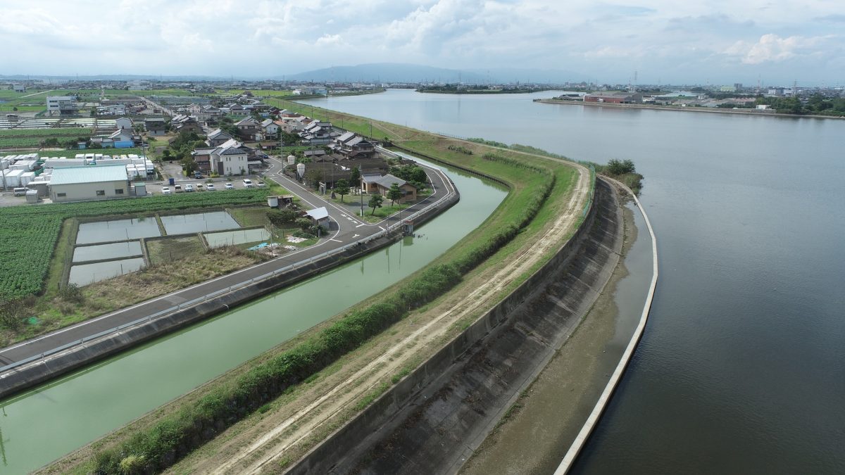 海部建設株式会社の河川/海岸工事（中小河川改良工事(防災安全)(ICT簡易・遠隔臨場・週休２日・余裕期間)(堤防補強１０号工)(Ｒ４国補正)）